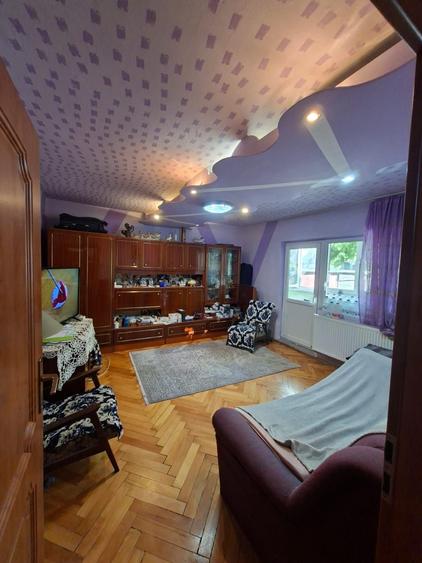 Apartament cu 3 camere decomandat în Dumbrăvița