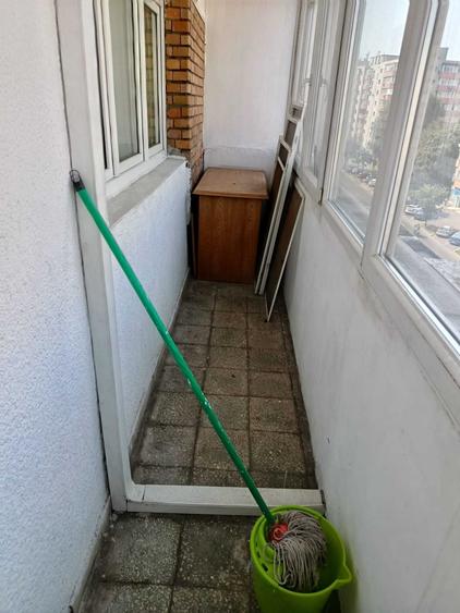 Apartament cu 3 camere decomandat în Obor