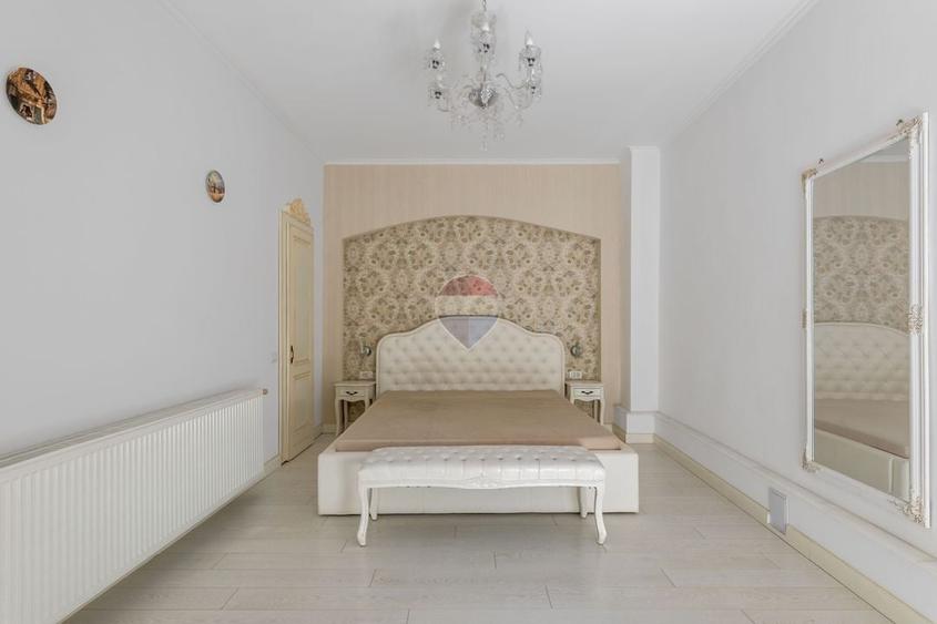 Apartament cu 3 camere, mobilat în Central