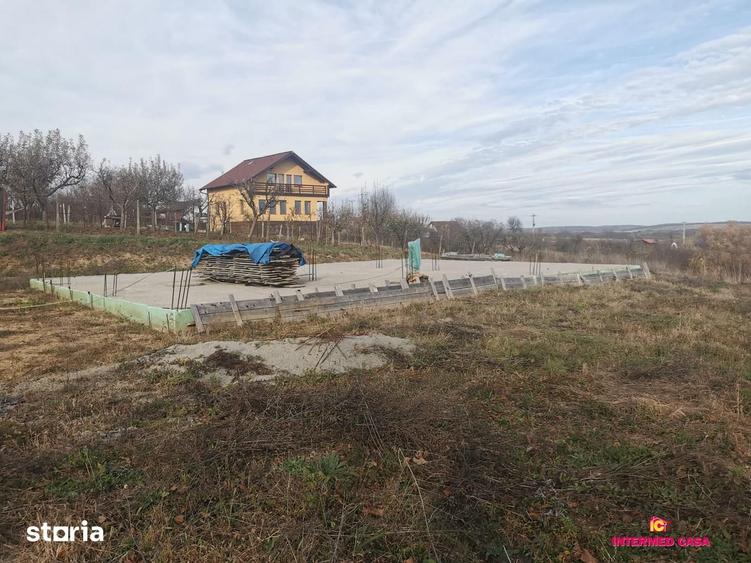 Teren de 665 mp, în Roșia