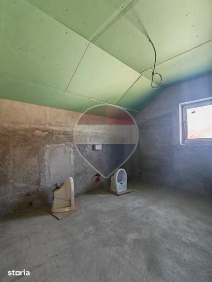 Casă cu 5 camere decomandat cu Teren 570 Mp în Central