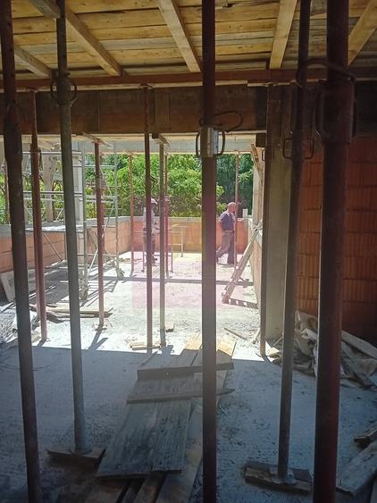 Casă cu 6 camere cu Teren 250 Mp în Vitan