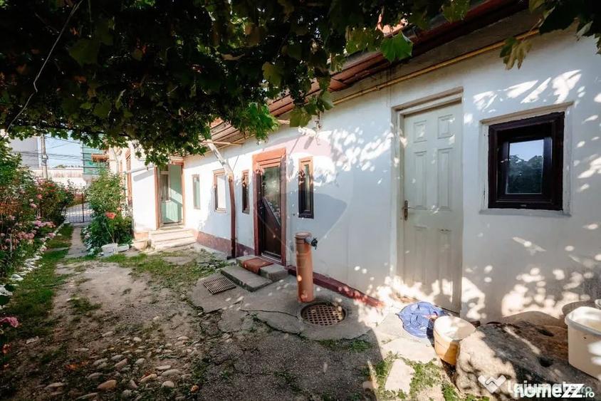 Casă cu 7 camere cu Teren 422 Mp în Central