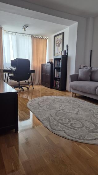 Apartament cu 4 camere decomandat în Central