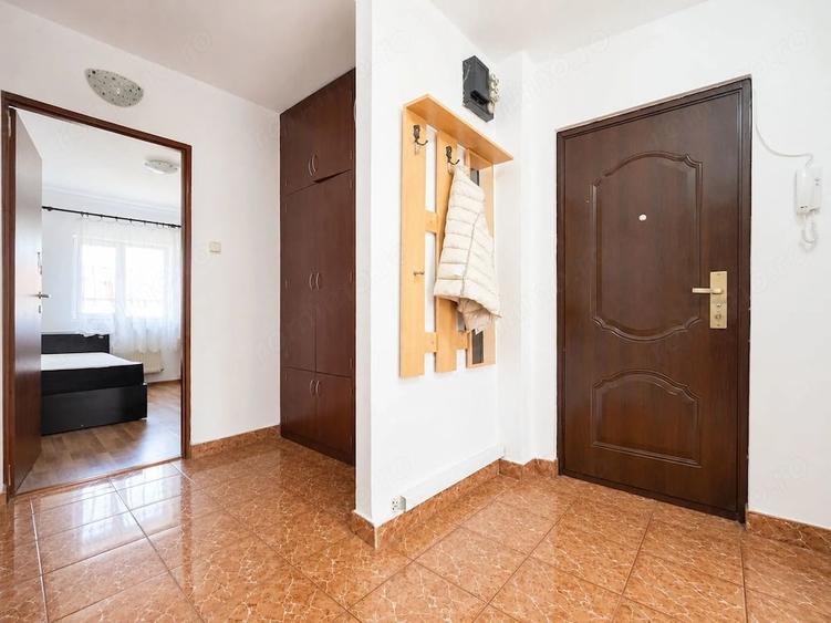 Apartament cu 3 camere decomandat în Lipovei