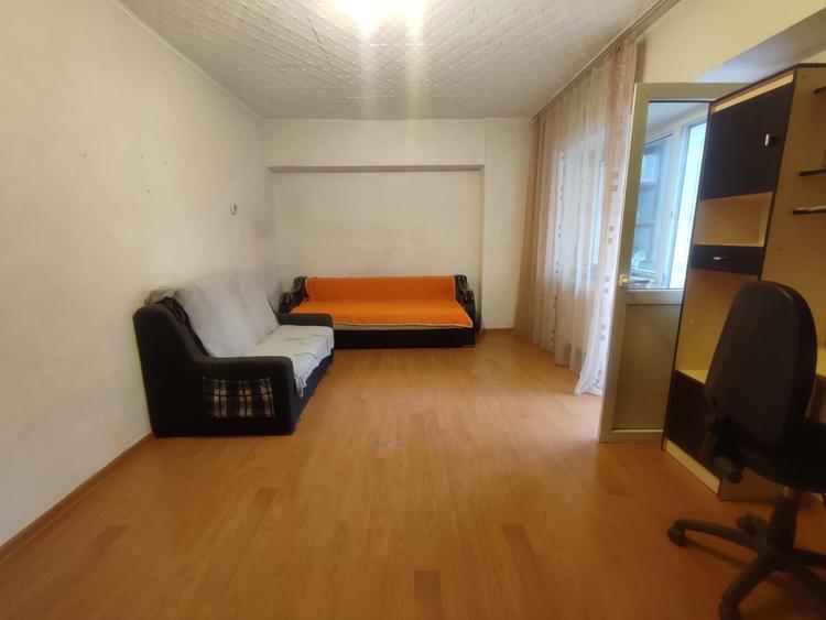 Apartament cu 3 camere decomandat, mobilat în Nicolina