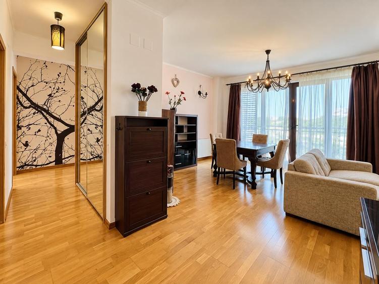 Apartament cu 3 camere semidecomandat în Kiseleff