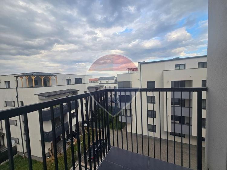 Apartament cu 3 camere semidecomandat, mobilat în Florești