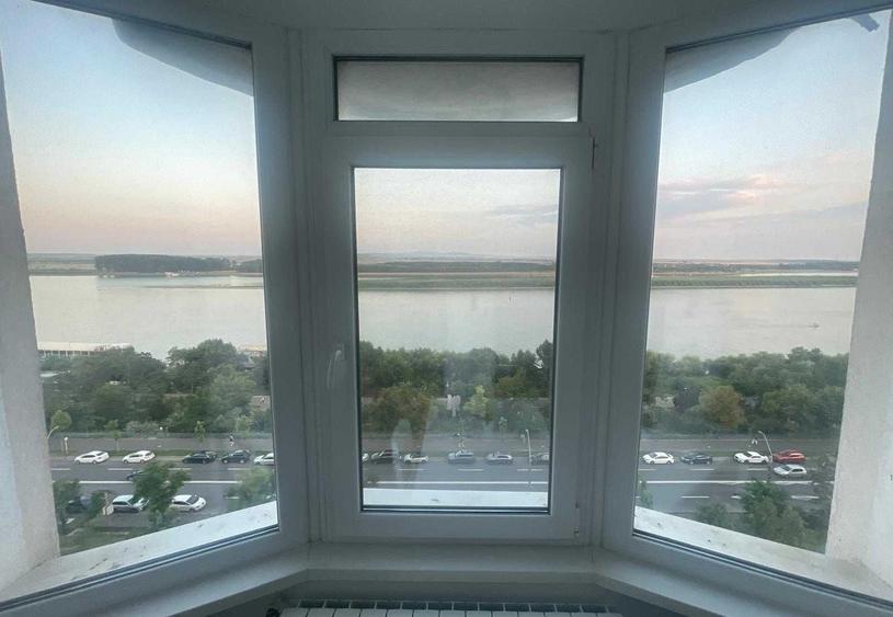 Apartament cu 3 camere decomandat în Faleză