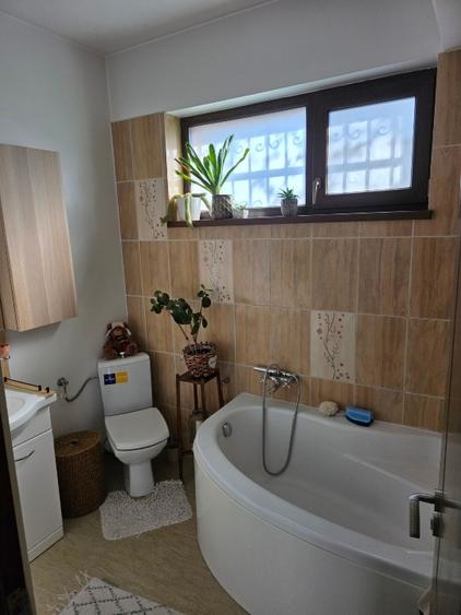 Casă individuală cu 5 camere cu Canalizare în Tei