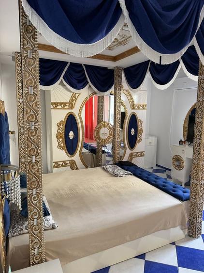 Apartament cu 5 camere decomandat în Palazu Mare