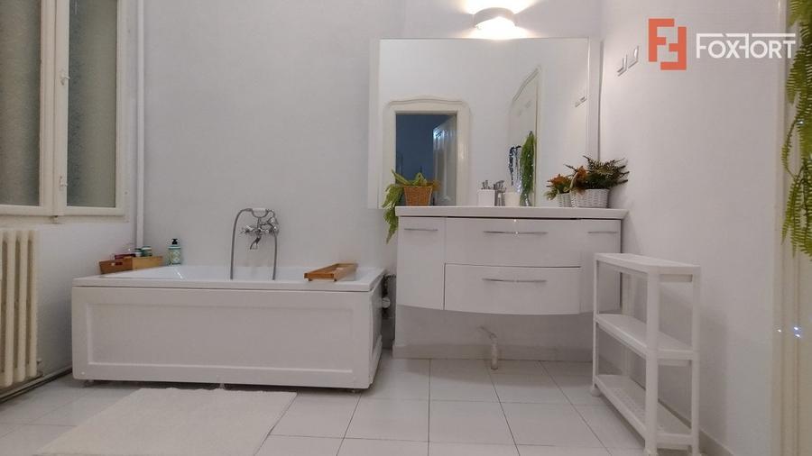 Apartament cu 3 camere semidecomandat, mobilat în Ultracentral