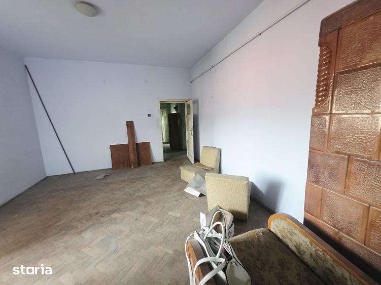 Apartament cu 2 camere semidecomandat în Tractorul