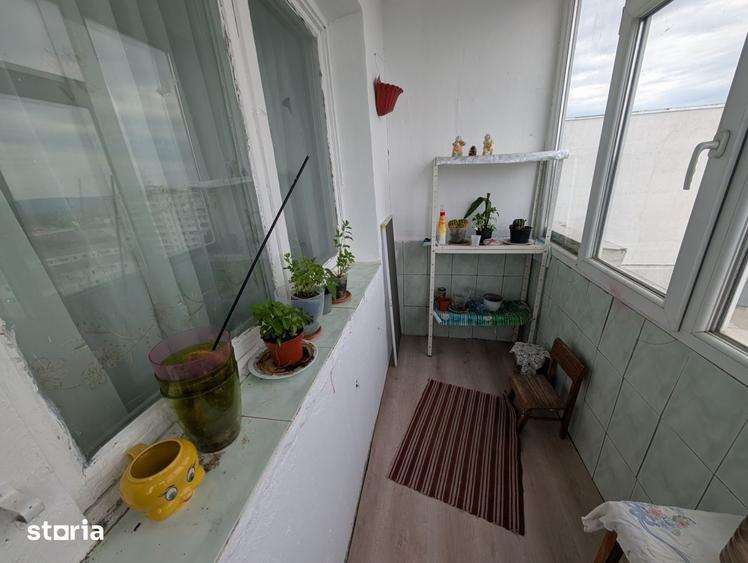 Apartament cu 3 camere decomandat în Cornișa