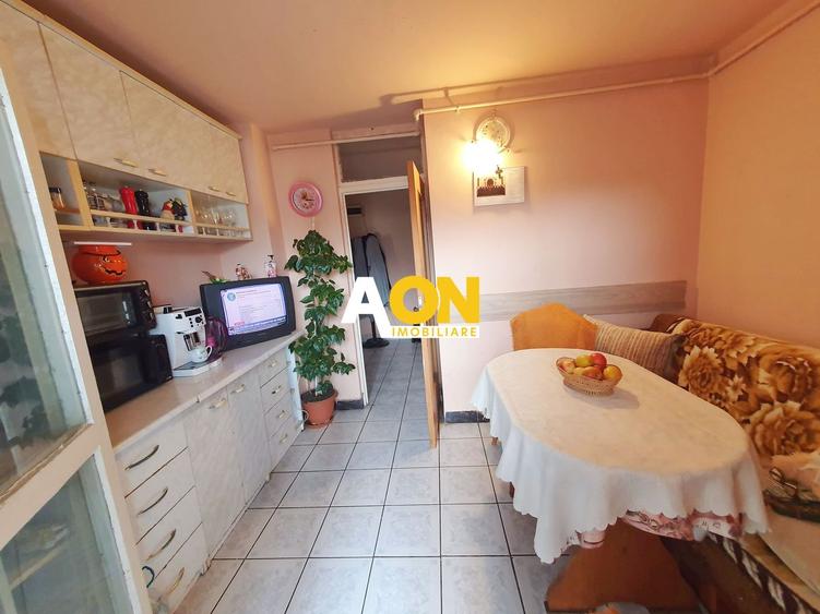 Apartament cu 3 camere decomandat în Cetate