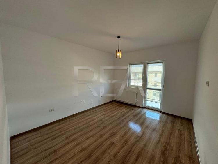 Apartament cu 3 camere decomandat, mobilat în Metalurgiei