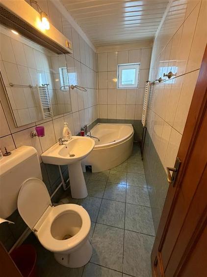 Apartament cu 3 camere decomandat, mobilat în Central