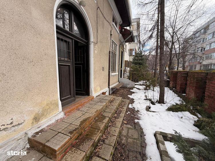 Casă cu 7 camere decomandat cu Teren 391 Mp în Băneasa