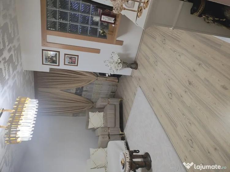 Apartament cu 4 camere decomandat în Central