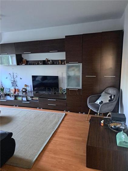 Apartament cu 3 camere decomandat în Lipovei