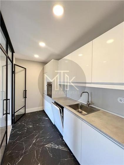 Apartament cu 3 camere decomandat, mobilat în Iancu Nicolae