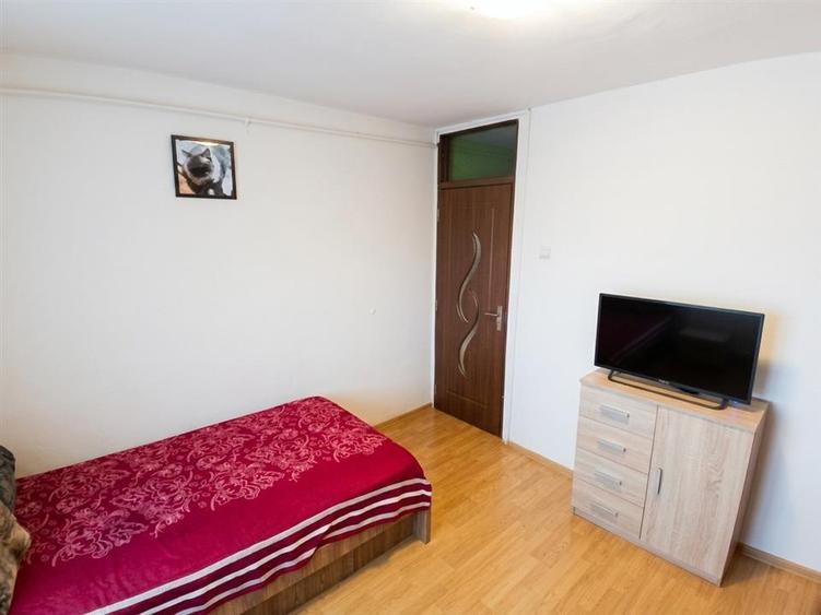Apartament cu 2 camere decomandat în Valenta