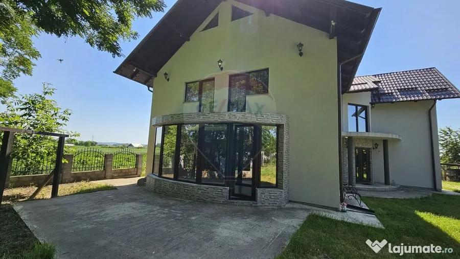 Casă cu 6 camere cu Teren 3600 Mp în Hănțești