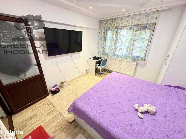 Apartament cu 3 camere în Podu Roș
