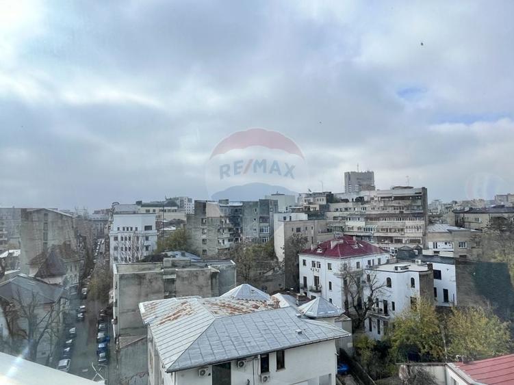 Birou, de 310 mp, în Universitate