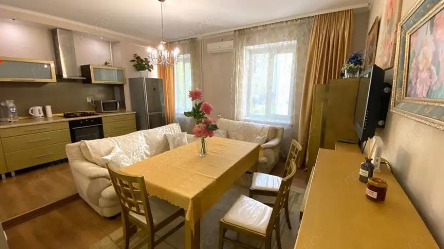Apartament cu 2 camere decomandat în Moșilor