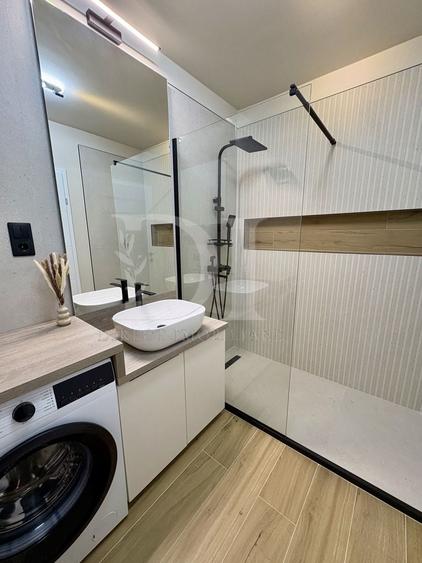 Apartament cu 3 camere semidecomandat, mobilat în Florești