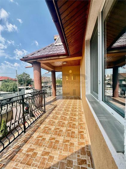 Casă cu 5 camere cu Teren 240 Mp în Apărătorii Patriei