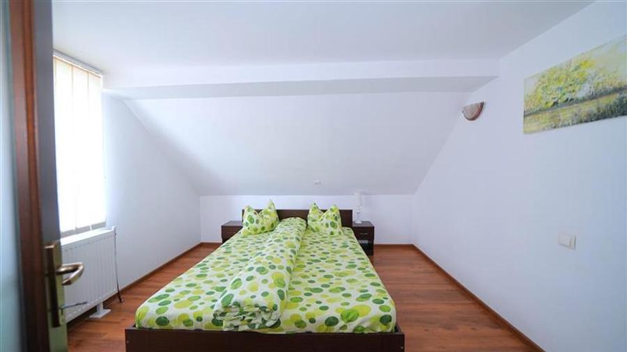 Casă cu 11 camere cu Canalizare în Sânmartin