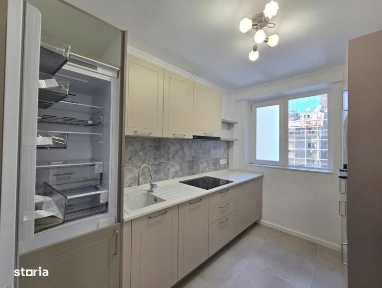 Apartament cu 3 camere semidecomandat în Calea Victoriei