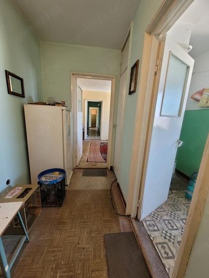 Apartament cu 4 camere semidecomandat în Hipodrom