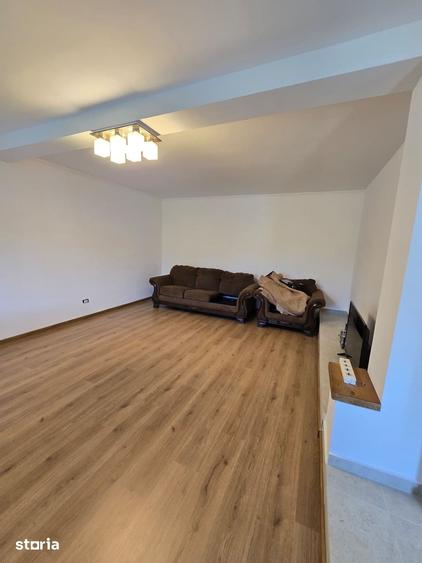 Casă cu 6 camere cu Teren 3148 Mp în Central