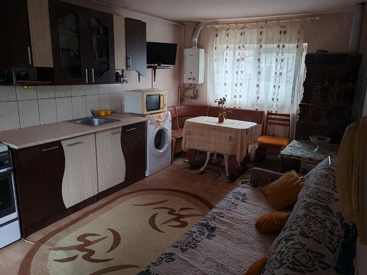 Casă cu 2 camere cu Teren 2600 Mp în Central