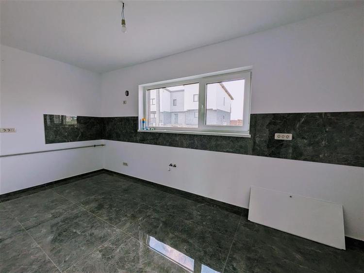 Casă individuală cu 5 camere cu Teren 200 Mp în Valea Lupului