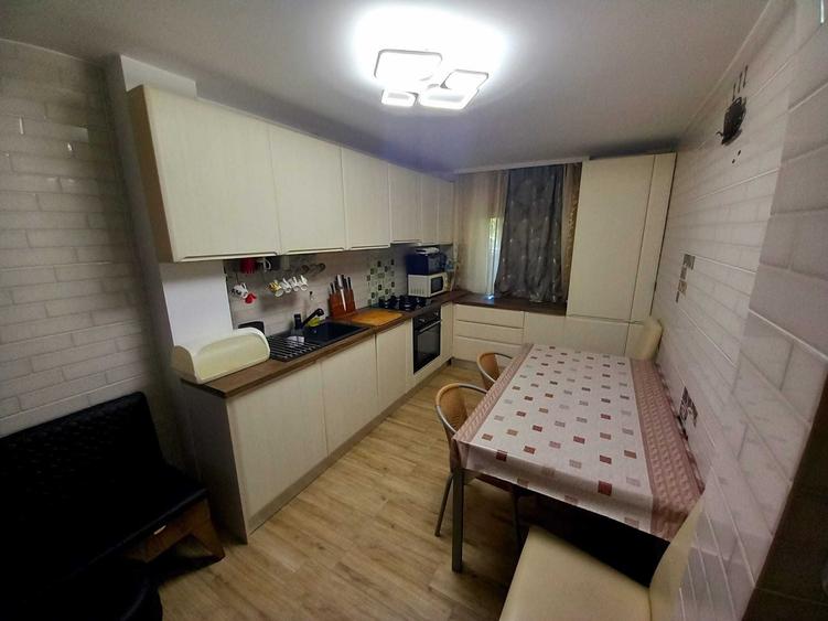 Apartament cu 4 camere decomandat în Drumul Carului
