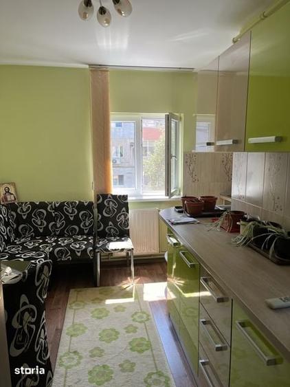 Apartament cu 3 camere decomandat în Zamfirescu