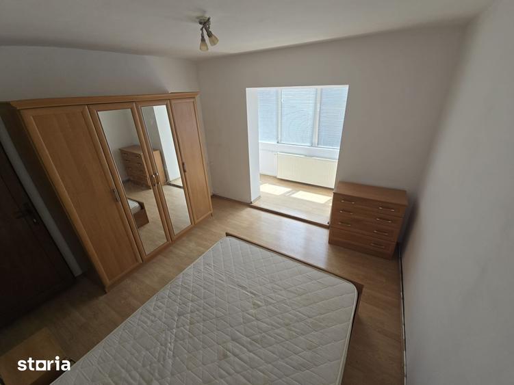 Apartament cu 3 camere decomandat, mobilat în Buziașului