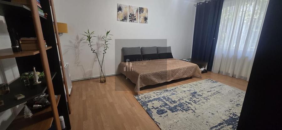 Apartament cu 3 camere decomandat în 1 Decembrie 1918