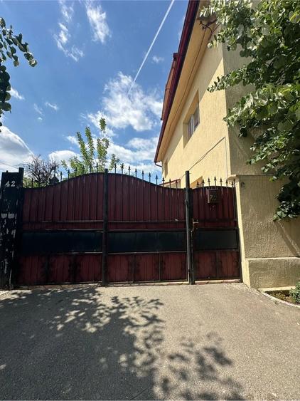 Casă cu 2 camere cu Teren 200 Mp în Central