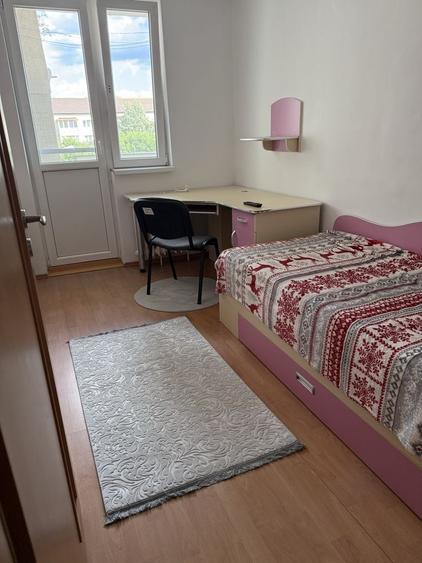 Apartament cu 3 camere decomandat în Dacia