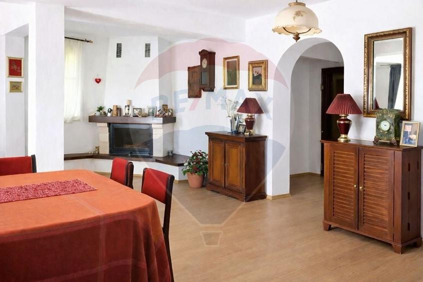 Casă individuală cu 7 camere cu Teren 1798.1600341797 Mp în Izvorani