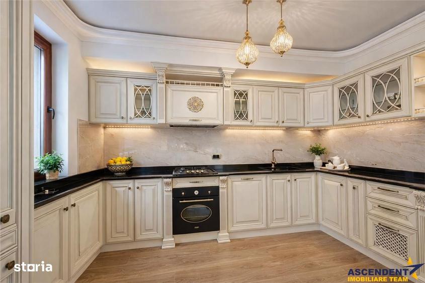 Apartament cu 4 camere decomandat în Tractorul