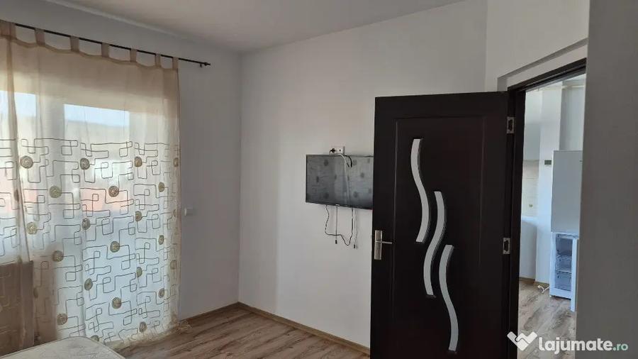 Apartament cu 2 camere semidecomandat în Florești