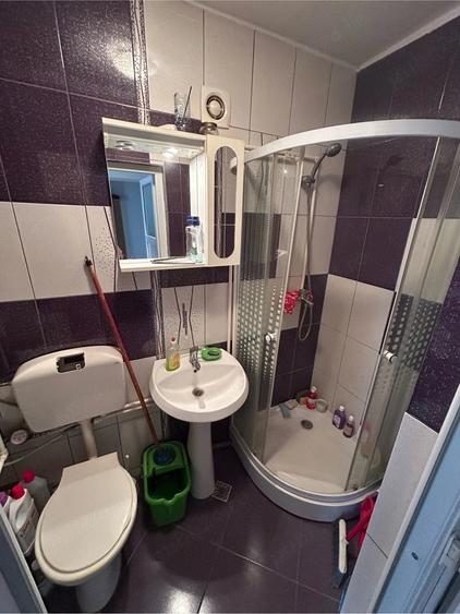 Apartament cu 3 camere semidecomandat în Trivale