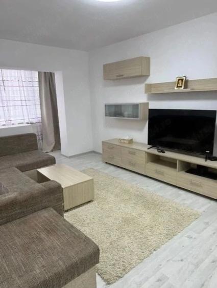 Apartament cu 4 camere decomandat în Lipovei