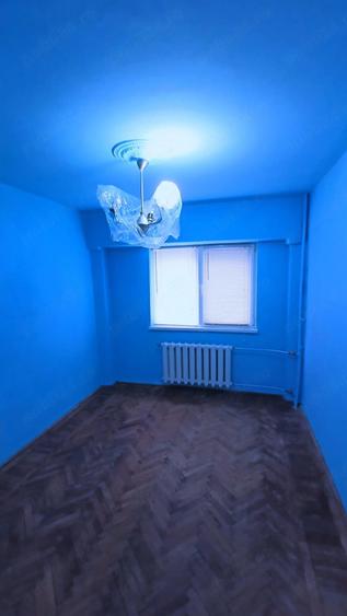 Apartament cu 2 camere decomandat în CET